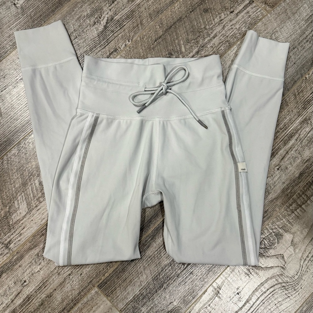 Vuori Daily Sport Leggings in Mineral - XS
